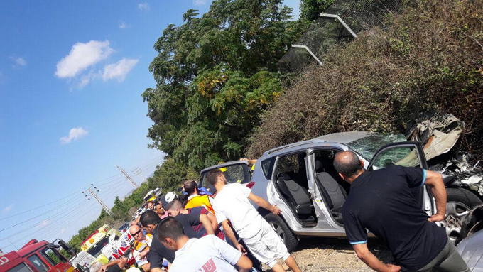 مصرع رجل وإمرأة وإصابة آخرين في حادث طرق